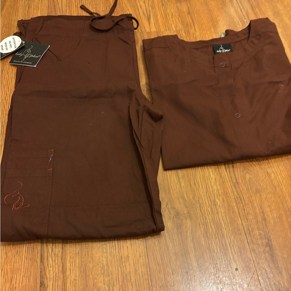Nurse Scrub Set - Picture 3 of 3